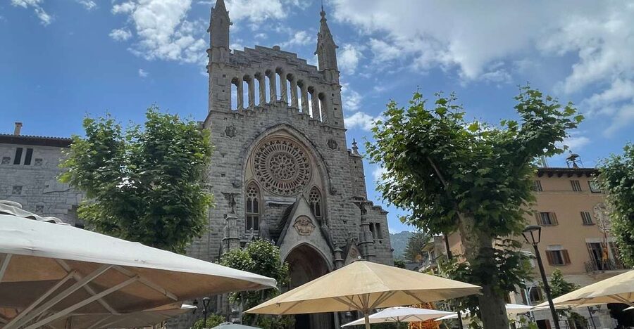 Mallorca Beyond the Guidebooks - Tour with the famous Author - Deià: A Place That Feels Like It Has Stories in the Stone