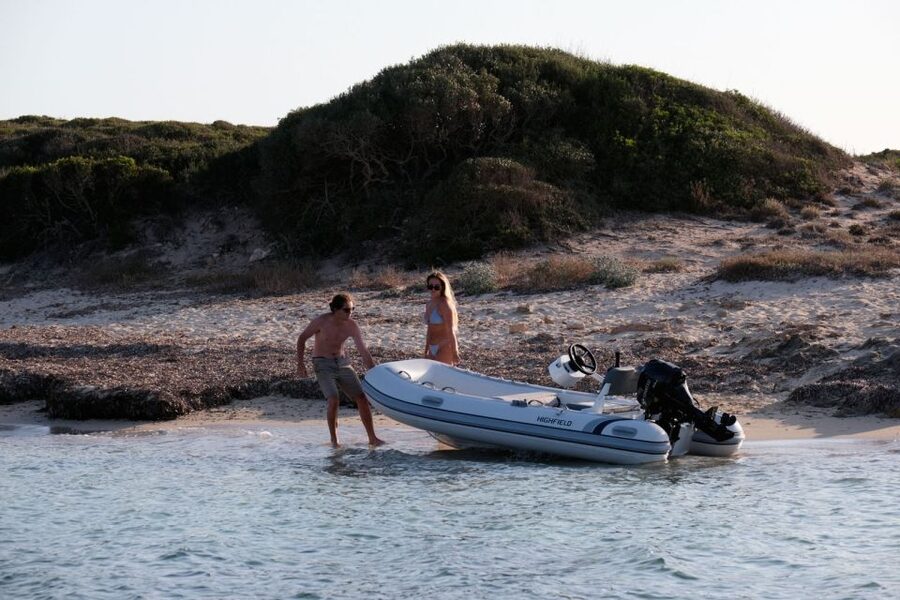 Mallorca. Boat Rental . Dare to explore - The route: Sa Ràpita to Es Trenc and the turquoise belt