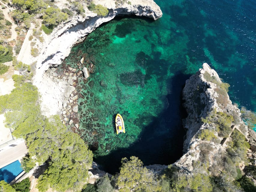Mallorca: Caló des Moro and Cala Marmols Boat Tour - Drink, skipper vibe, and group size: comfort on a short tour