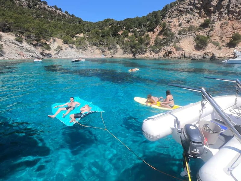 Mallorca: Catamaran Boat Tour with Tapas - Wind, waves, and the sails: what to expect when the weather changes