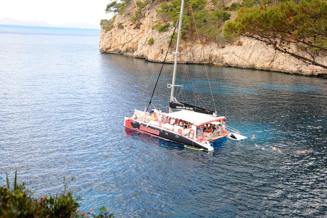 Mallorca Catamaran Tour in the Bay of Pollensa - Snorkeling gear and stand-up paddleboards: how to use them well