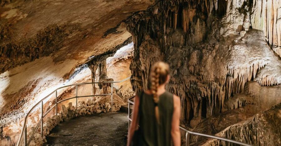 Mallorca: Caves of Drach Day Trip & Optional Caves of Hams - The synchronized light show: why it works even with crowds