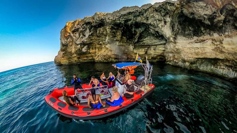 Mallorca: Cova des Coloms Sea Cave Excursion by Boat - Sailing east, then going straight for the cave