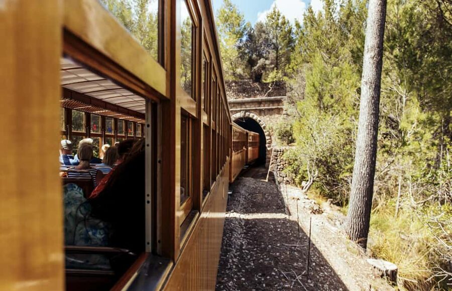 Mallorca: Exclusive Soller Train and Tram Half-Day Tour - Getting there: coach pickup and the Palma station pause
