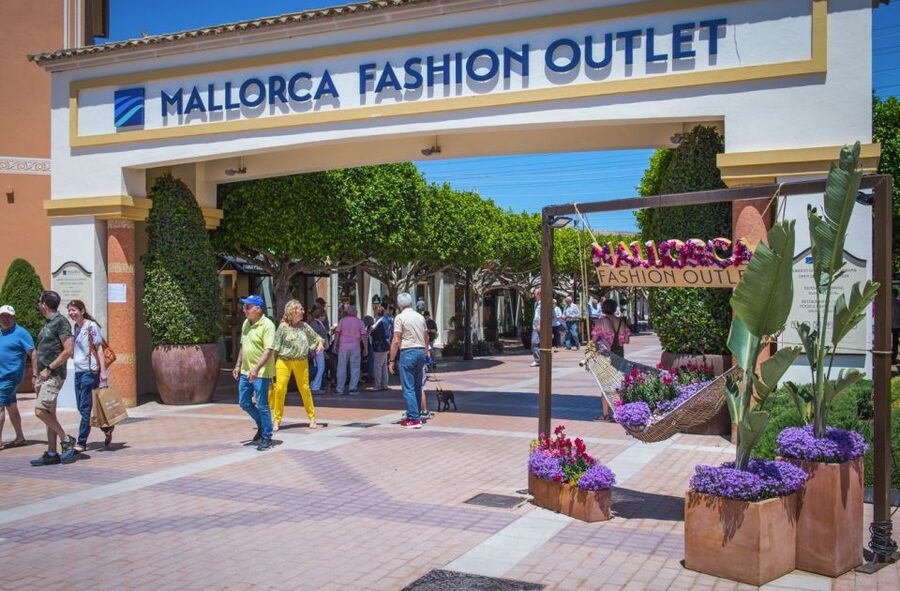 Mallorca: Fashion Outlet Shopping Excursion by Bus - Should You Book This Mallorca Fashion Outlet Bus Excursion?