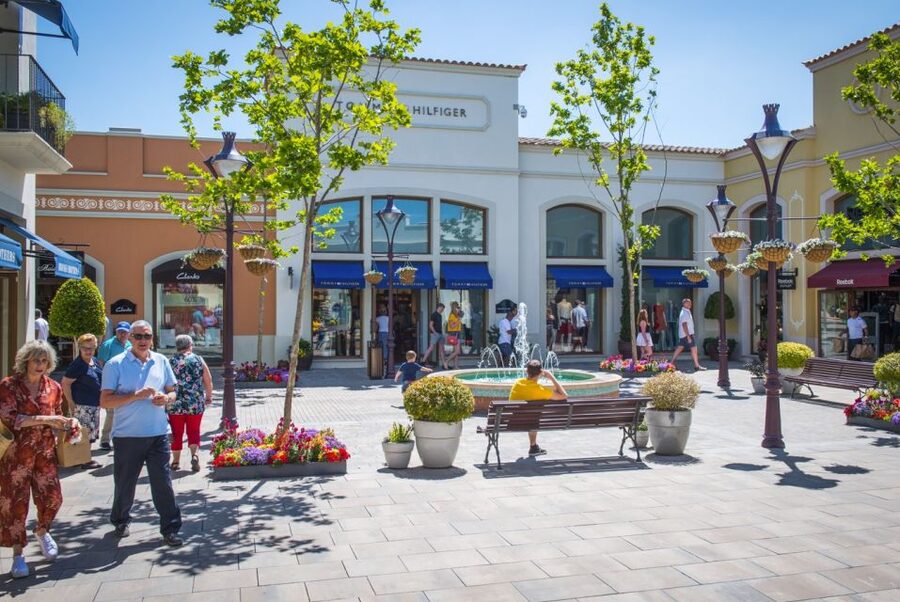 Mallorca: Fashion Outlet Shopping Excursion by Bus - Food, Breaks, and Small Comforts at the Outlet