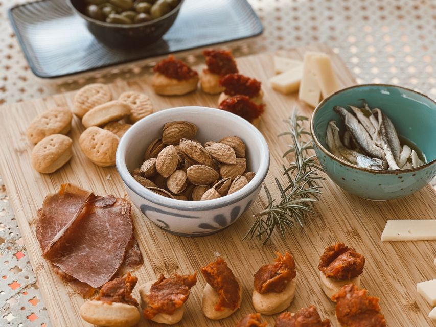 Mallorca: Gastronomic Wine Tasting & Local Delicacies - The Wine Flight: Five Mallorcan Wines and a Skill You’ll Reuse