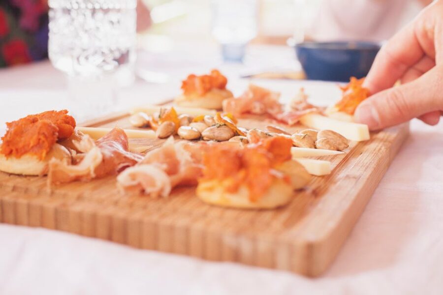 Mallorca: Gastronomic Wine Tasting & Local Delicacies - Where You’ll Taste: Roof Terrace vs. Kitchen Table vs. Finca or Yacht