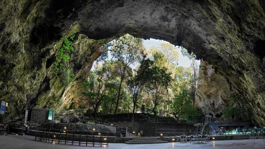 Mallorca: Half-Day Hams' Caves Tour with Pearl Shop Visit - Pickup logistics: what “six locations” really means for your morning