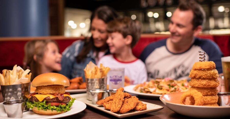 Mallorca: Hard Rock Cafe Entrance with Lunch or Dinner - Hard Rock Mallorca: why this burger-plus-music plan works