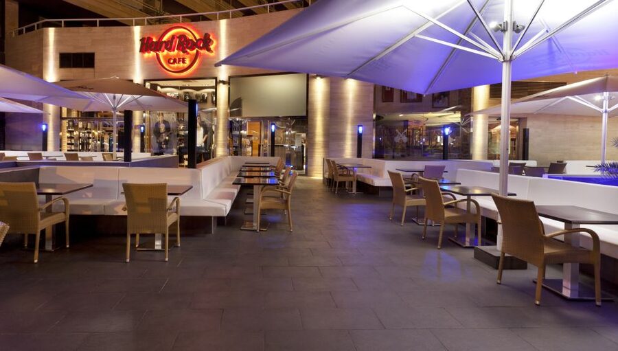 Mallorca: Hard Rock Cafe Entrance with Lunch or Dinner - Live music on Saturdays: nice bonus if your schedule fits