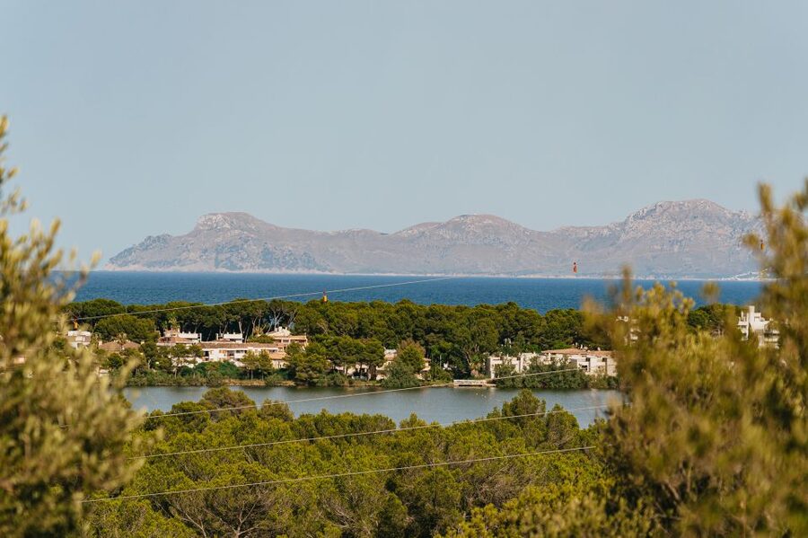 Mallorca: Horseback Riding Experience with Food Options - Alcudia bay views: why the 2-hour option feels more complete
