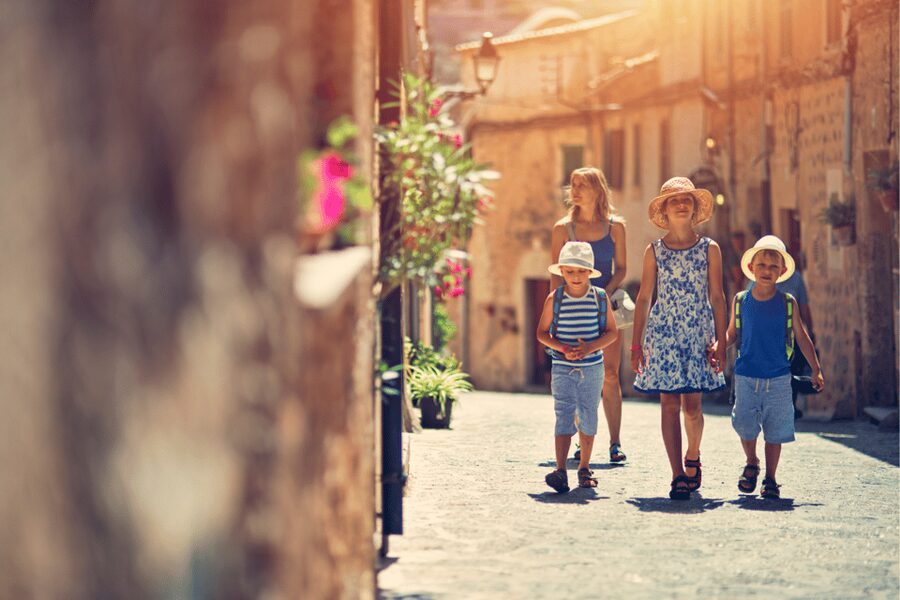 Mallorca: Instafamous Tour of Palma and North coast - The wine tasting stop: local flavor with snacks (and lunch timing)