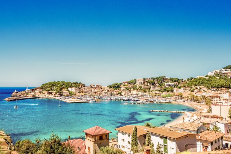 Mallorca: Island Trip by Train, Tramway, and Boat - Port de Sóller: beaches, fishing harbor vibes, and where food fits naturally