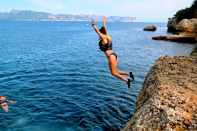 Mallorca: Kayaking, Sea Cave, Cliff Jumping & Snorkel Tour - Snorkeling for the treasure moment: fish, rocks, and clear water