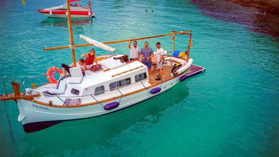 Mallorca: Llaüt Excursion around Palma with food and drinks - Quick hits