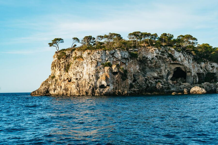 Mallorca: Midday or Sunset Sailing with Snacks and Open Bar - What to bring so the day feels effortless