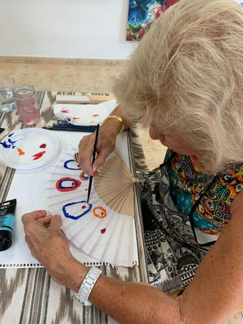 Mallorca/Porto Cristo: Design your own Spanish hand fan - Picking Your Design: Flowers, Abstracts, and the Fun Stuff