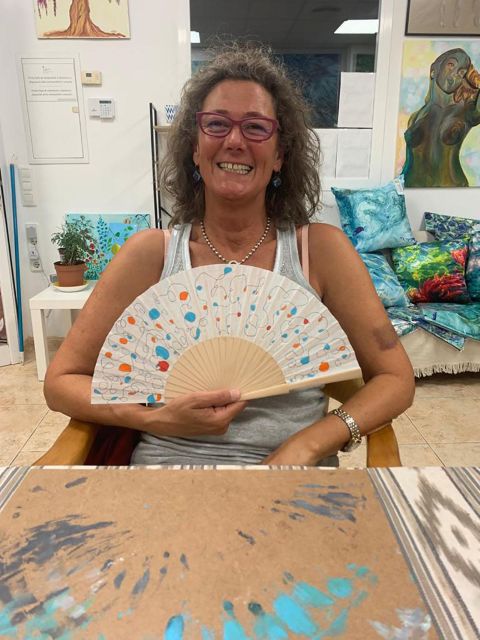 Mallorca/Porto Cristo: Design your own Spanish hand fan - Combining It With Porto Cristo: Make It a Half-Day Creative Break