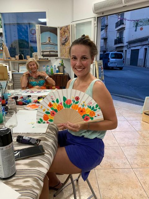 Mallorca/Porto Cristo: Design your own Spanish hand fan - Loose Acrylic Painting: The Skill You’ll Actually Use