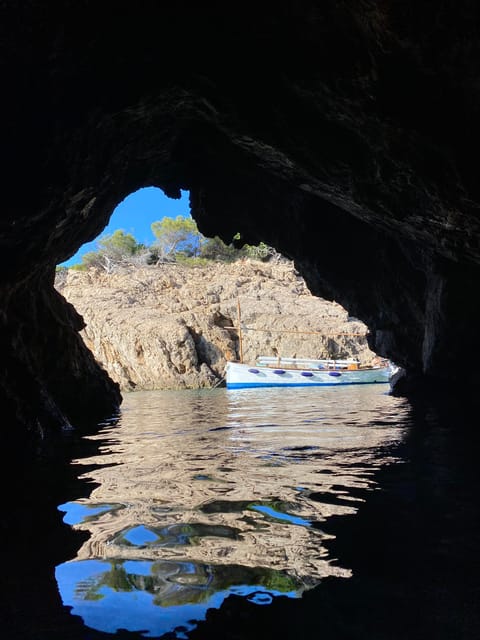 Mallorca: Private Boat Trip to Alcudia, Pollensa & Formentor - Pollença and Alcúdia by water: why the coast feels different this way