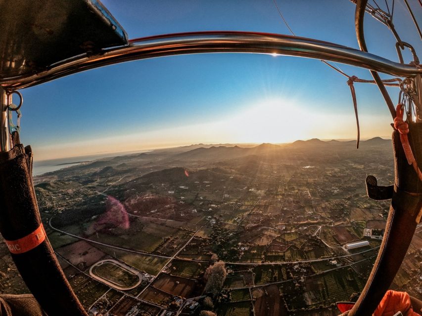 Mallorca: Private Hot Air Balloon Ride - Champagne, snacks, and the pilot’s onboard explanations