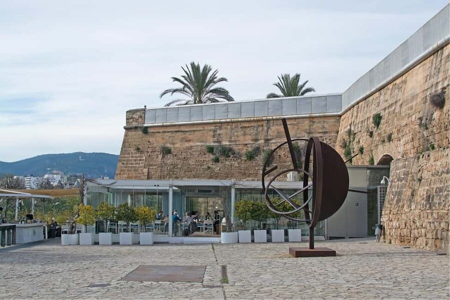 Mallorca: Private Tour with Ensaïmada & Fast Cathedral Entry - Palma Cathedral (La Seu) with skip-the-line entry: your payoff stop