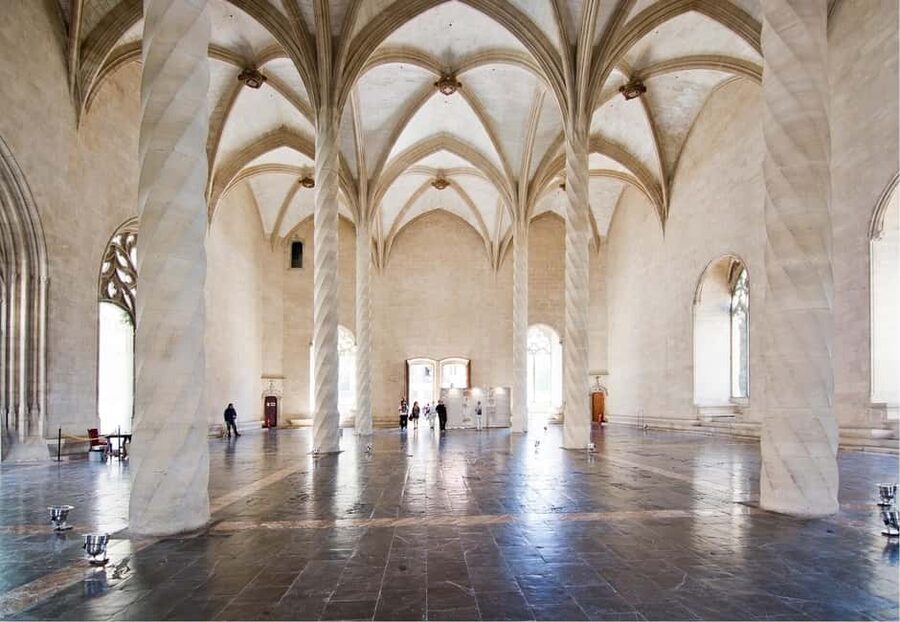 Mallorca: Private Tour with Ensaïmada & Fast Cathedral Entry - Booking checklist and small ways to make the day smoother