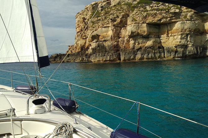 Mallorca sailing, snorkelling, as a Local with drinks and food - Food and drinks onboard: beer, wine, pizza, and what counts as included
