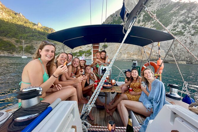 Mallorca sailing tour with tapas and wine - Tapas and wine on board: why the food is part of the itinerary