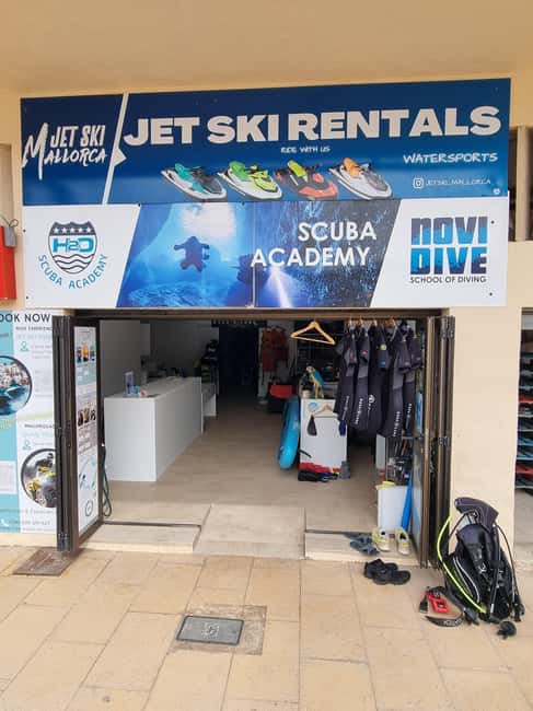Mallorca: Scuba Diving for Beginners - Underwater communication signs: staying in sync with your instructor
