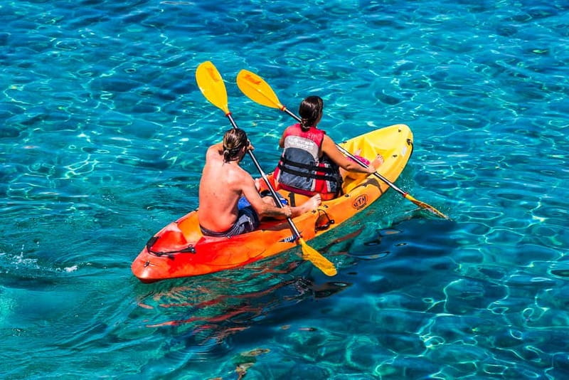 Mallorca: Sea Caves Kayaking Tour, Snorkeling & Snack - Where the magic starts: Panoramica Playa and a fast gear-up