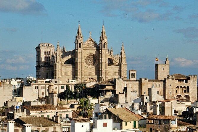 Mallorca Shore Excursion Bellver Castle and Cathedral Private Tour - Wandering Palma old town for 30 minutes without getting lost in the wrong way