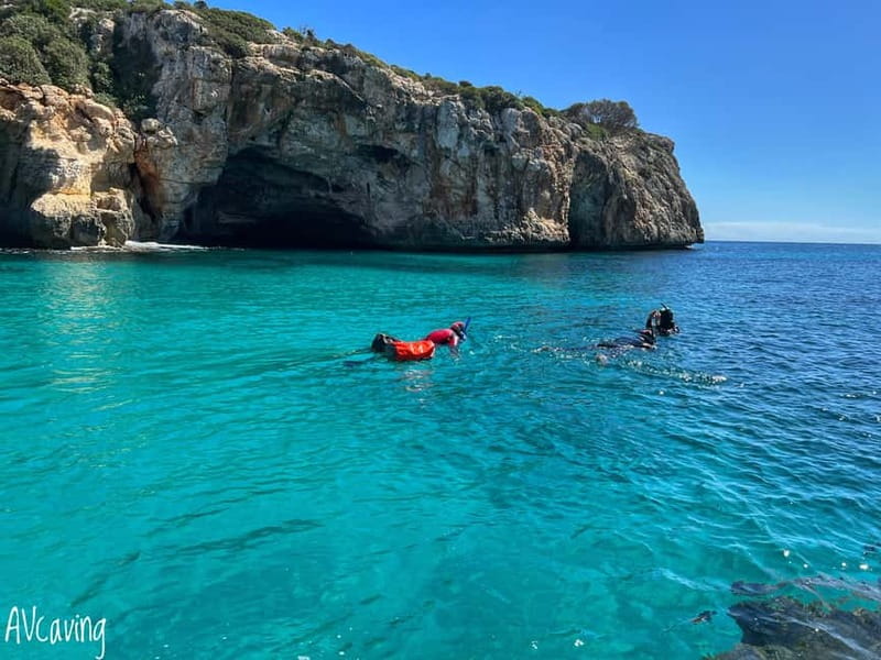 Mallorca: Speleo-Coasteering Tour along the Coast of Alcudia - The 4-meter warm-up jump: confidence without forcing it