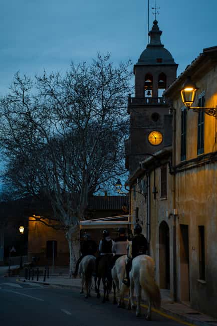 Mallorca: Sunset Horseback Ride with Drinks - Mallorca Horses Center: where you get oriented and matched