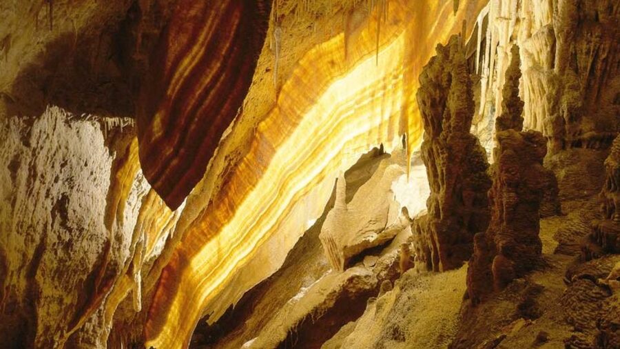 Mallorca: Ticket for Caves of Drach with Pickup Service - Lake Martel Boat Ride and the Short Classical Concert Moment