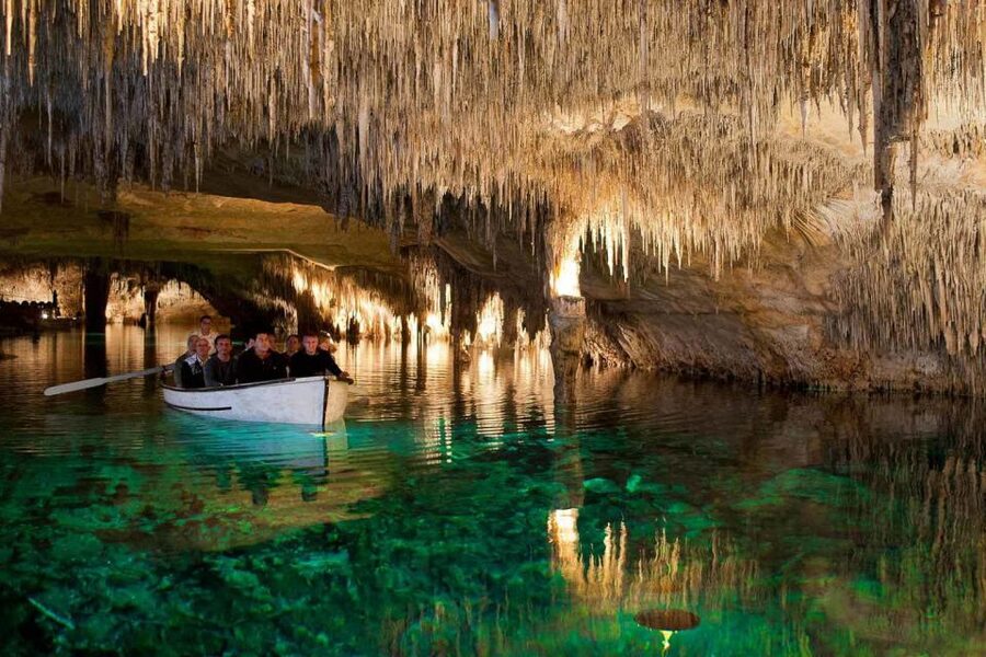 Mallorca: Ticket for Caves of Drach with Pickup Service - Porto Cristo Harbour: Your 20-Minute Break