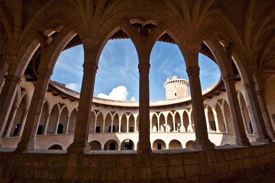 Mallorca: Transfer to Palma self-guided Tour - Walking Palma after the bus: Old Town, Paseo del Borne, and Plaza Mayor