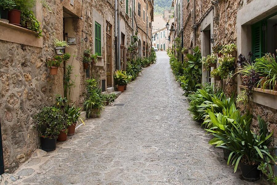 Mallorca: Valdemossa and Port of Soller Coca of Potato - Pickup points and meeting reality in Mallorca