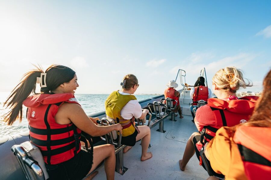 Palma Bay: 1-Hour Speedboat Adventure - Getting There: Playa del Arenal and the Life & Sea Kiosk