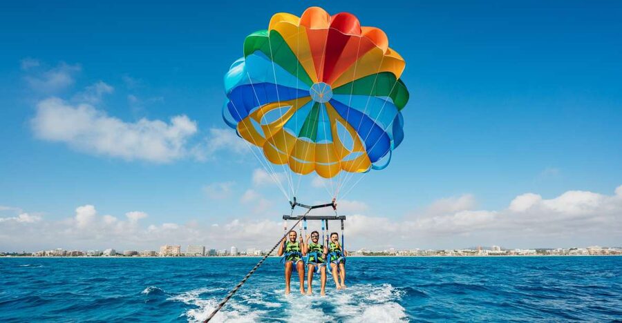 Palma Bay: Parasailing Experience - From dock to lift-off: what the one-hour experience feels like