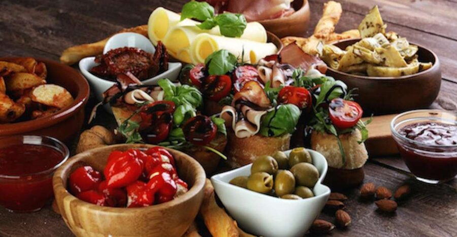 Palma: Culinary Tapas Tour of the Old Town - Palma Cathedral to Pinchos: The Opening Hour You Won’t Forget