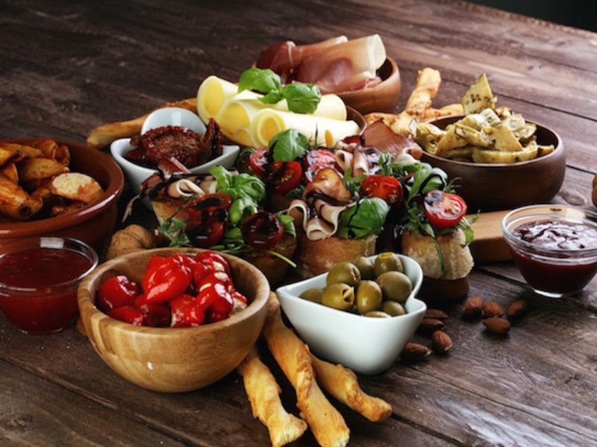 Palma: Culinary Tapas Tour of the Old Town - The First Food Stop: 3 Pinchos at a Local Bar