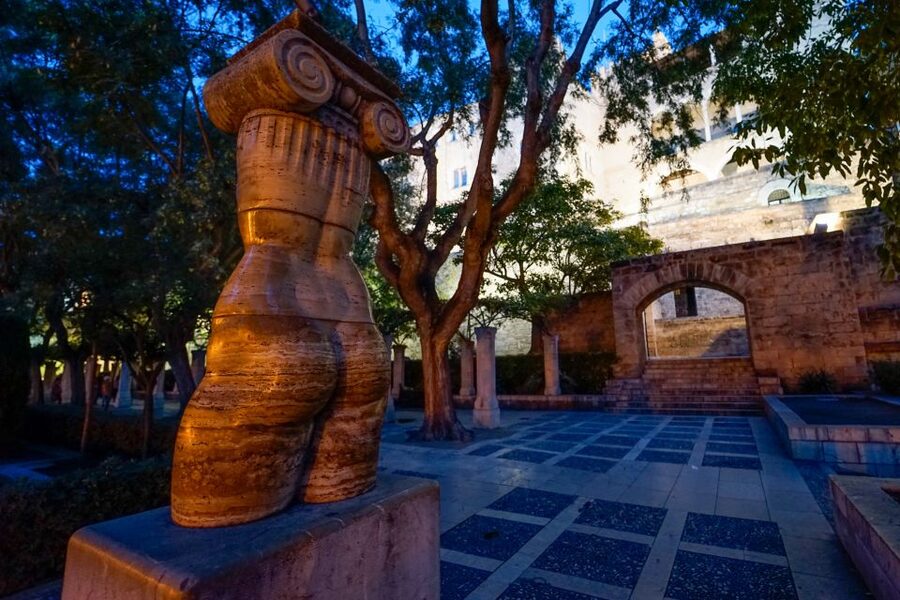 Palma: Culinary Tapas Tour of the Old Town - Almudaina Palace and the Power Spots of Palma