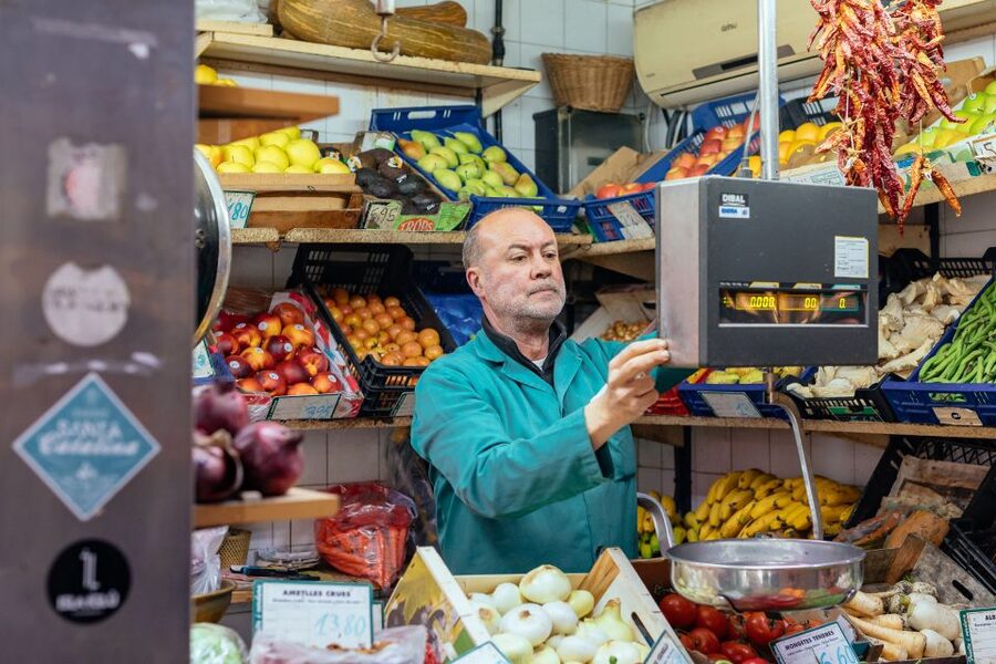 Palma de Mallorca: 10 Tastings Private Food Tour - Savory variety: tapas energy, local fruit, and market-style pacing