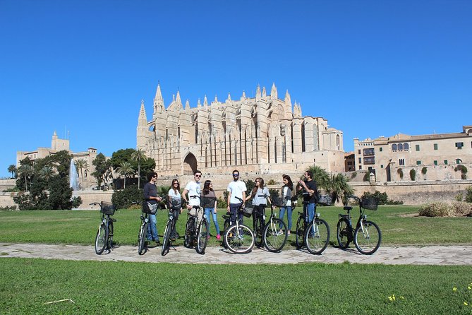 Palma de Mallorca 3-Hour Highlights and Tapas Tasting Bike Tour - How the 3-Hour Palma Bike Loop Hits the Big Sights
