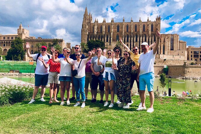 Palma de Mallorca Bike Tour with tapas - Tapas at Plaza España: three plates, a drink, and a food-history mini course