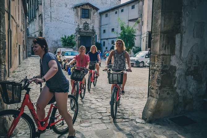 Palma de Mallorca Bike Tour with tapas - The ride style: easy pace, helmets, and city-street reality