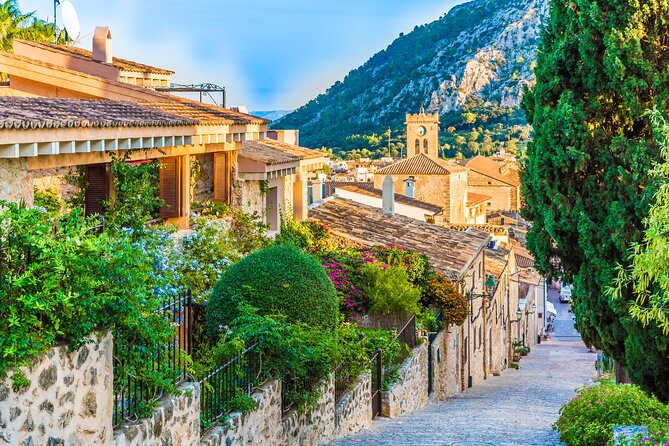 Palma de Mallorca: City Walk Audio Guide in 7 Languages on Phone - Stop 2 (Pass By): Catedral de Mallorca and the Gothic skyline