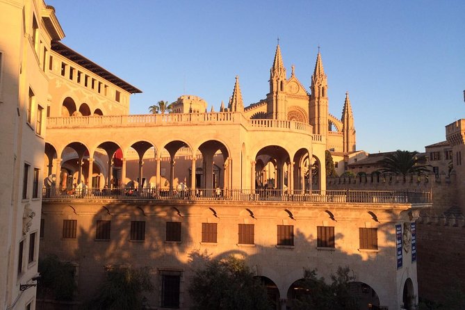 Palma de Mallorca Cultural and Foodie Tour - Stop 1: scenic streets and historic palaces